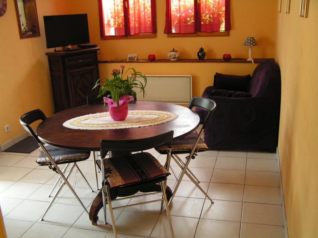 A L'Olivier Bed and Breakfast Montcaret Exteriör bild